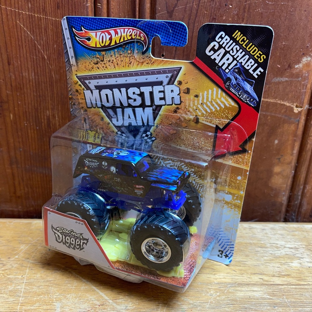 HOT WHEELS MONSTER JAM SON-UVA DIGGER MAX-D 2012/13 With CRUSHABLE CAR BRAND NEW
